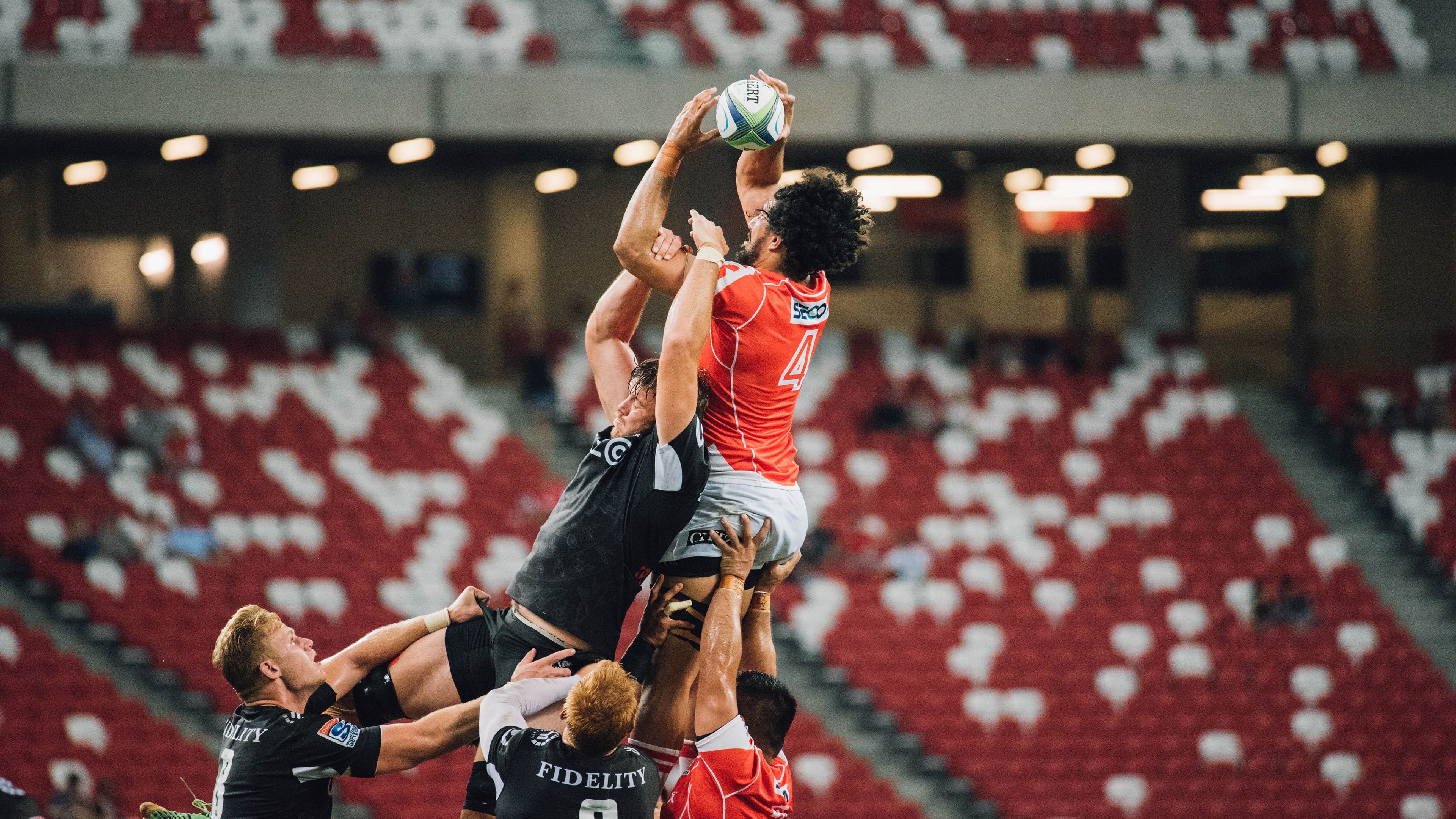 法拉利沉默,梅赛德斯惊慌,雷诺车队横扫赛道,塞恩斯上演复仇者联盟式高光时刻